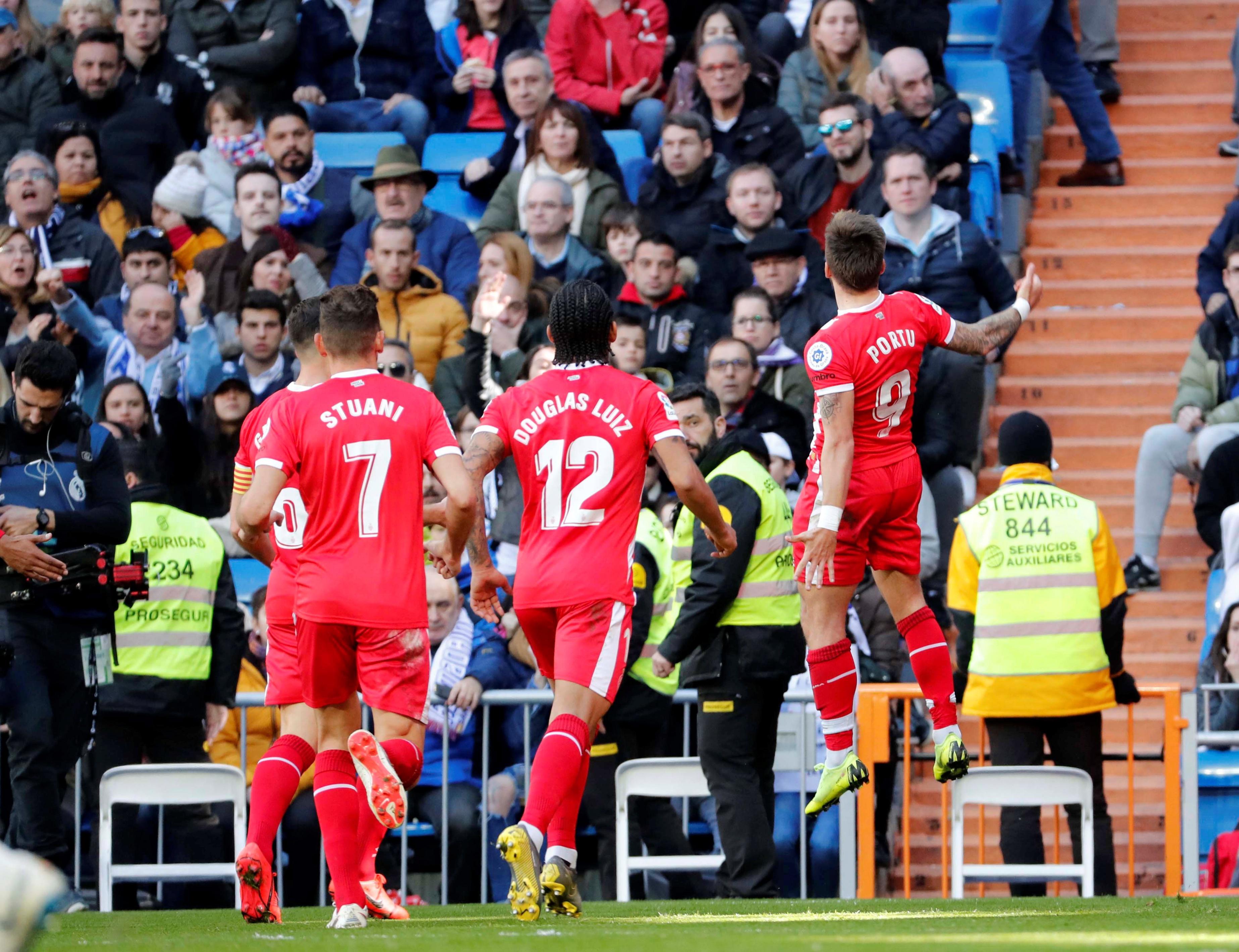 足球再次展 足球再次展